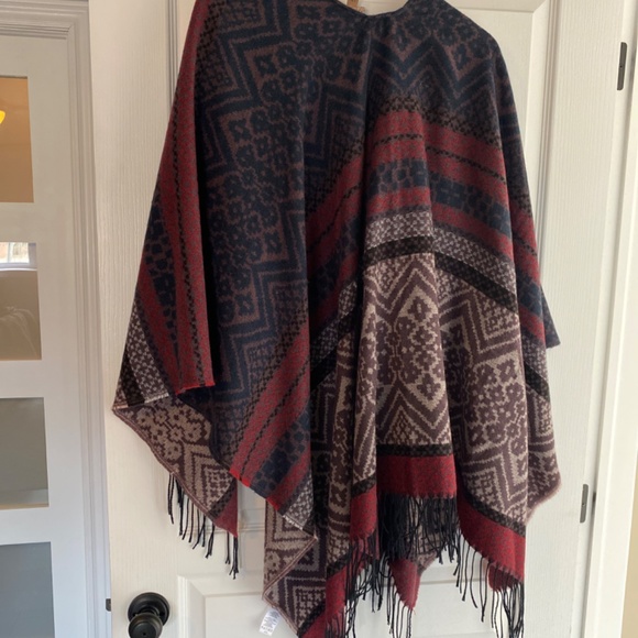 Harlow NWT Poncho - Picture 3 of 3